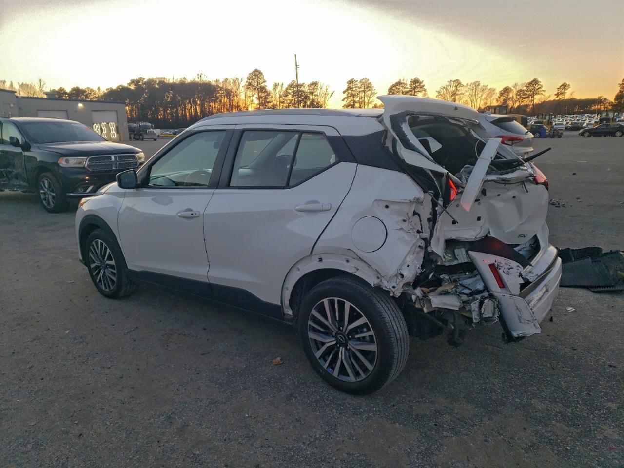 2024 NISSAN KICKS
