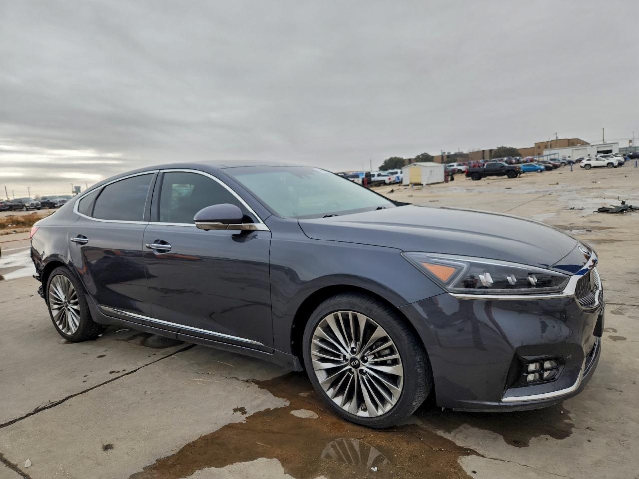 2019 KIA Cadenza