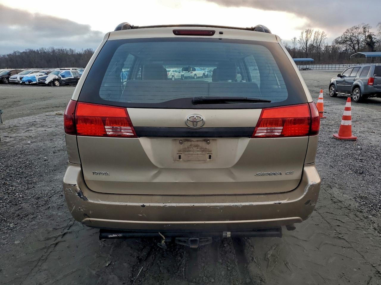 2004 TOYOTA SIENNA