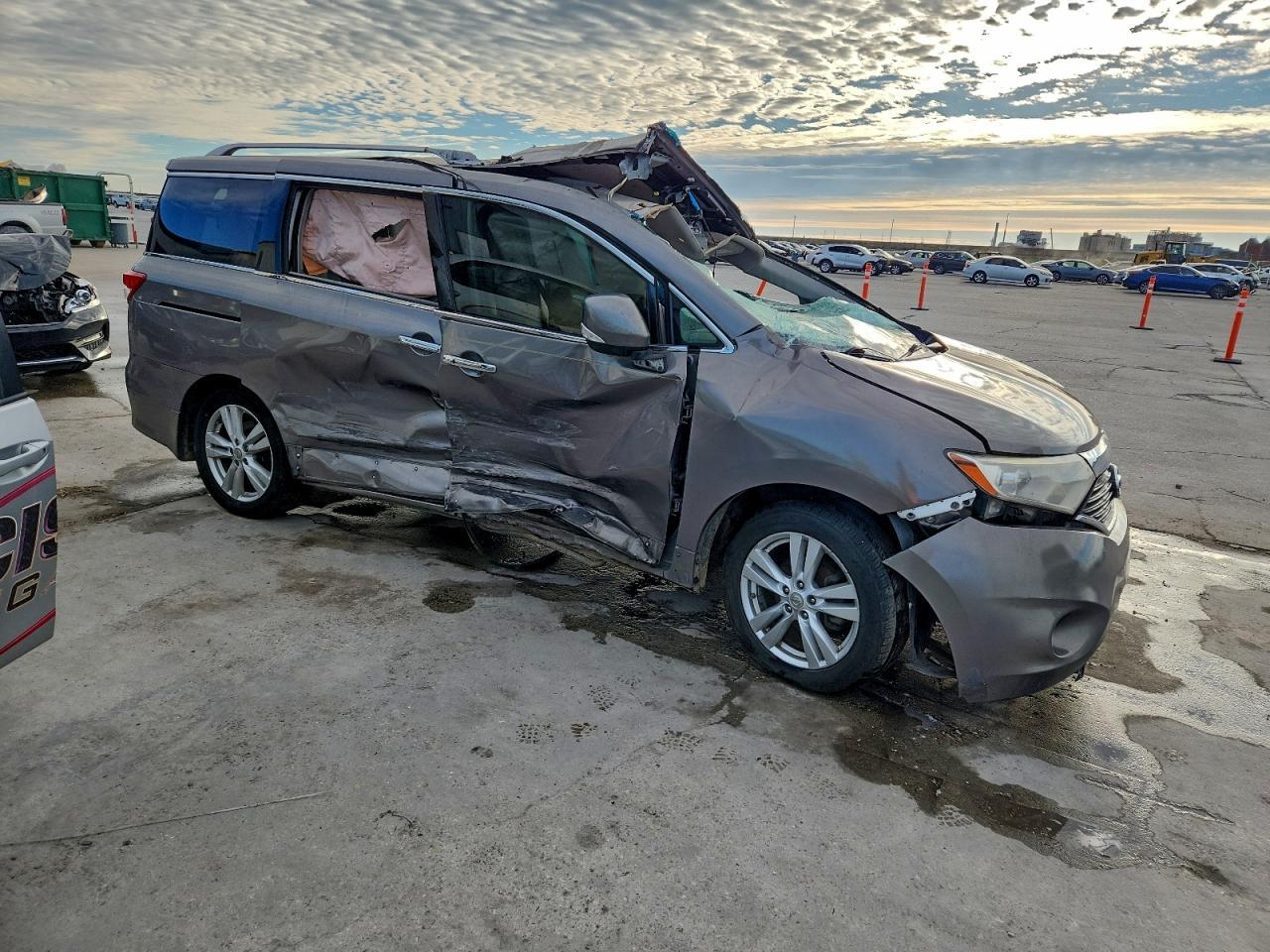 2015 NISSAN Quest