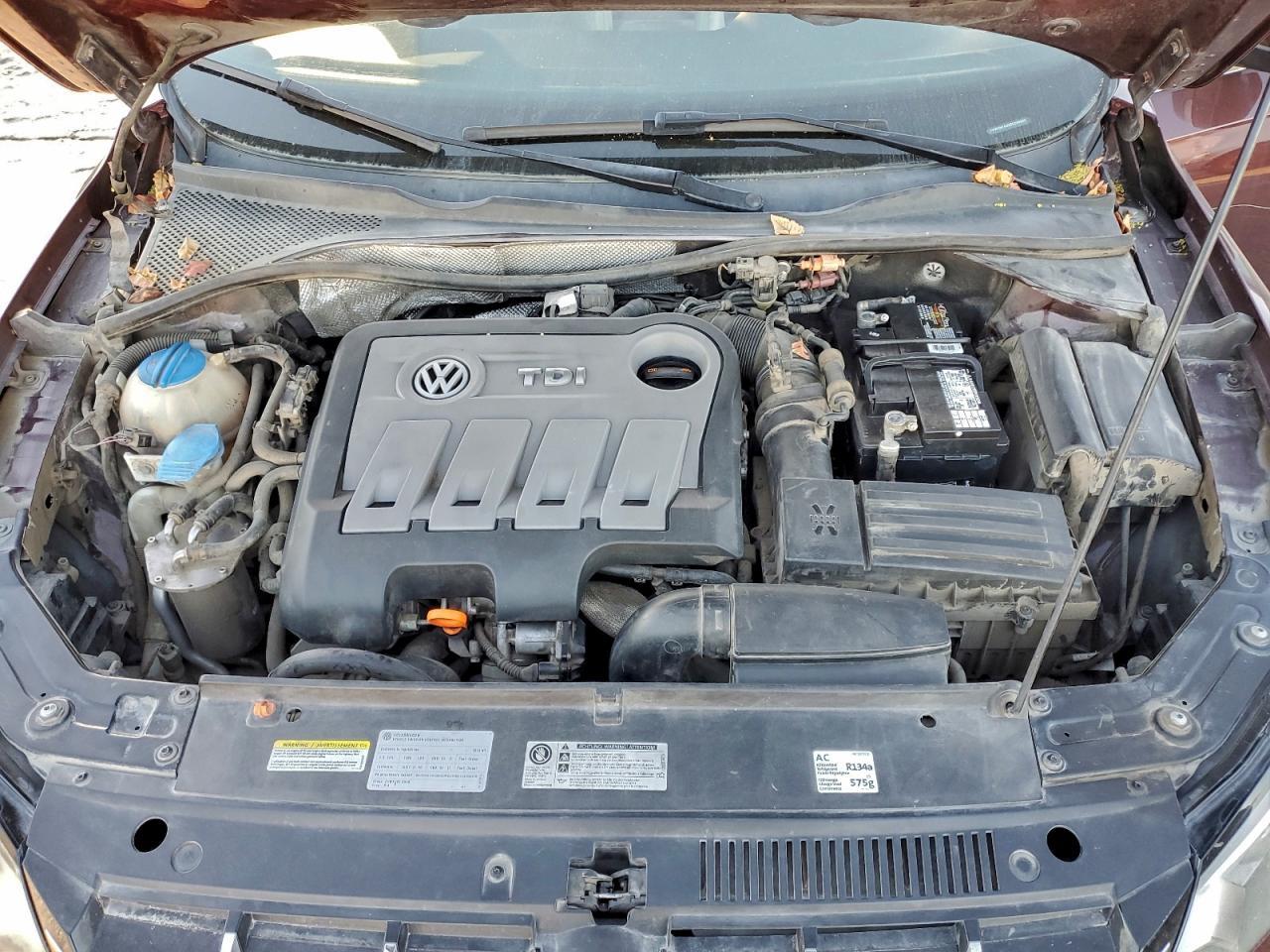 2013 VOLKSWAGEN Passat