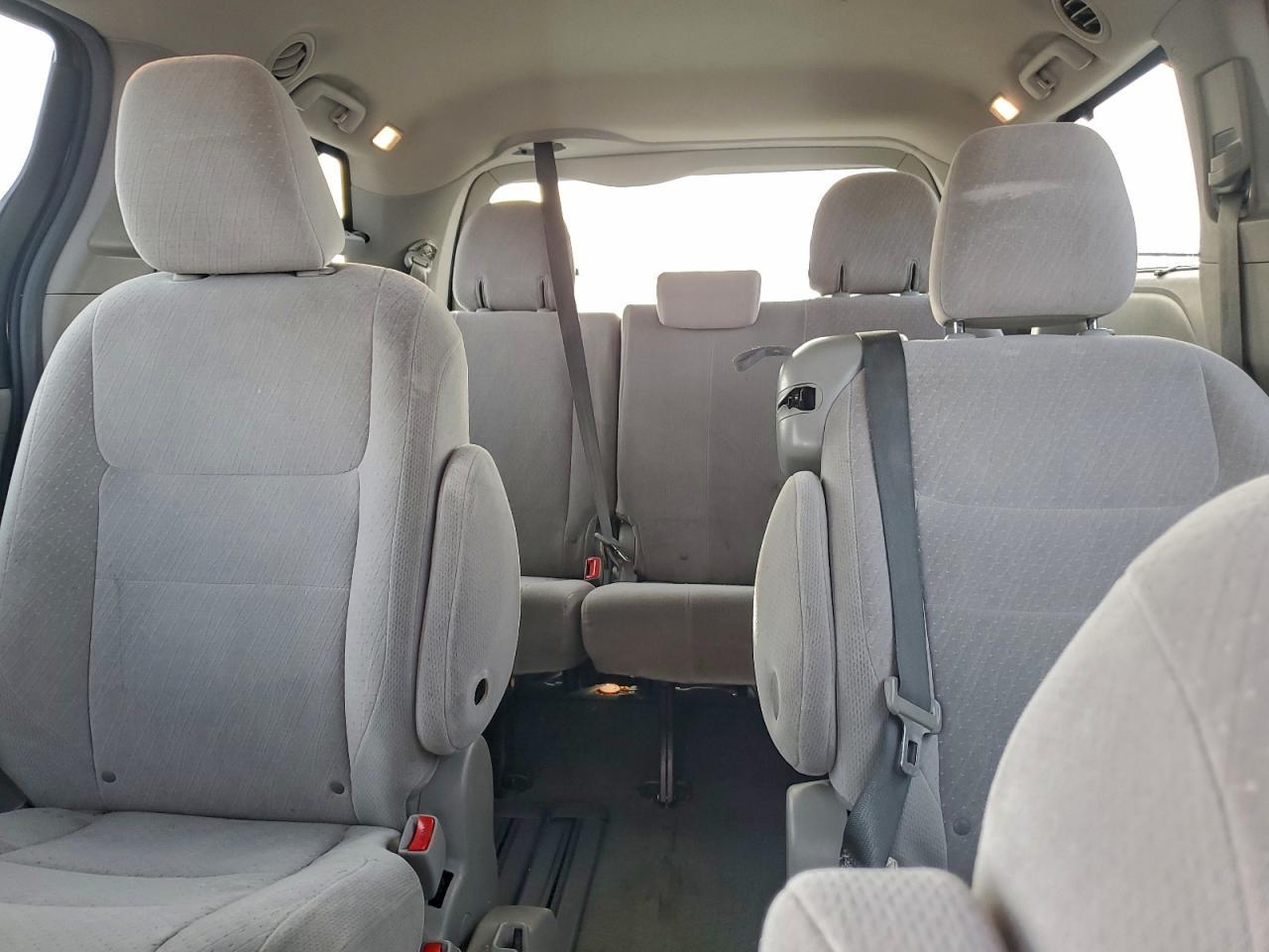 2016 TOYOTA SIENNA