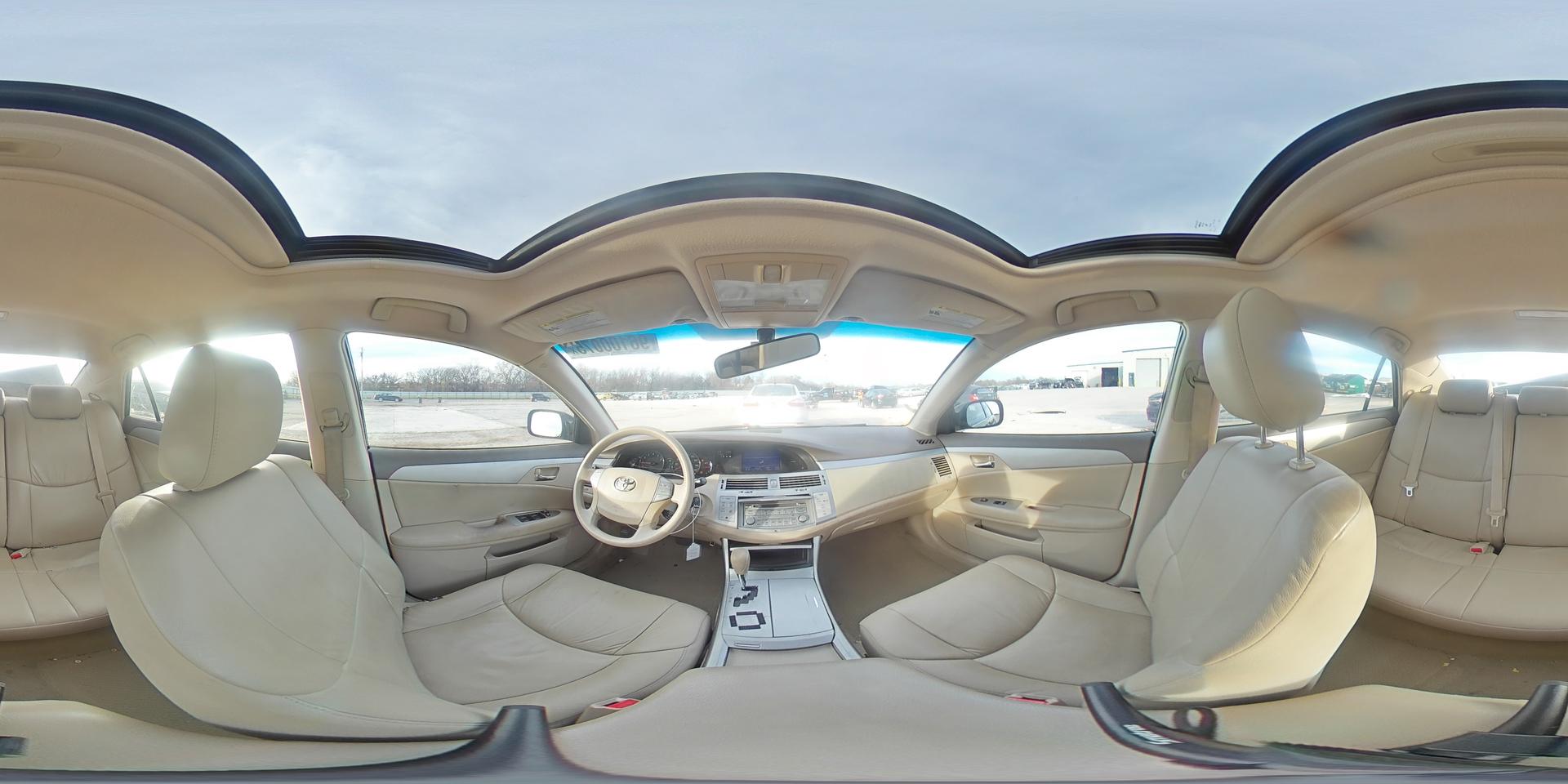 2010 TOYOTA Avalon