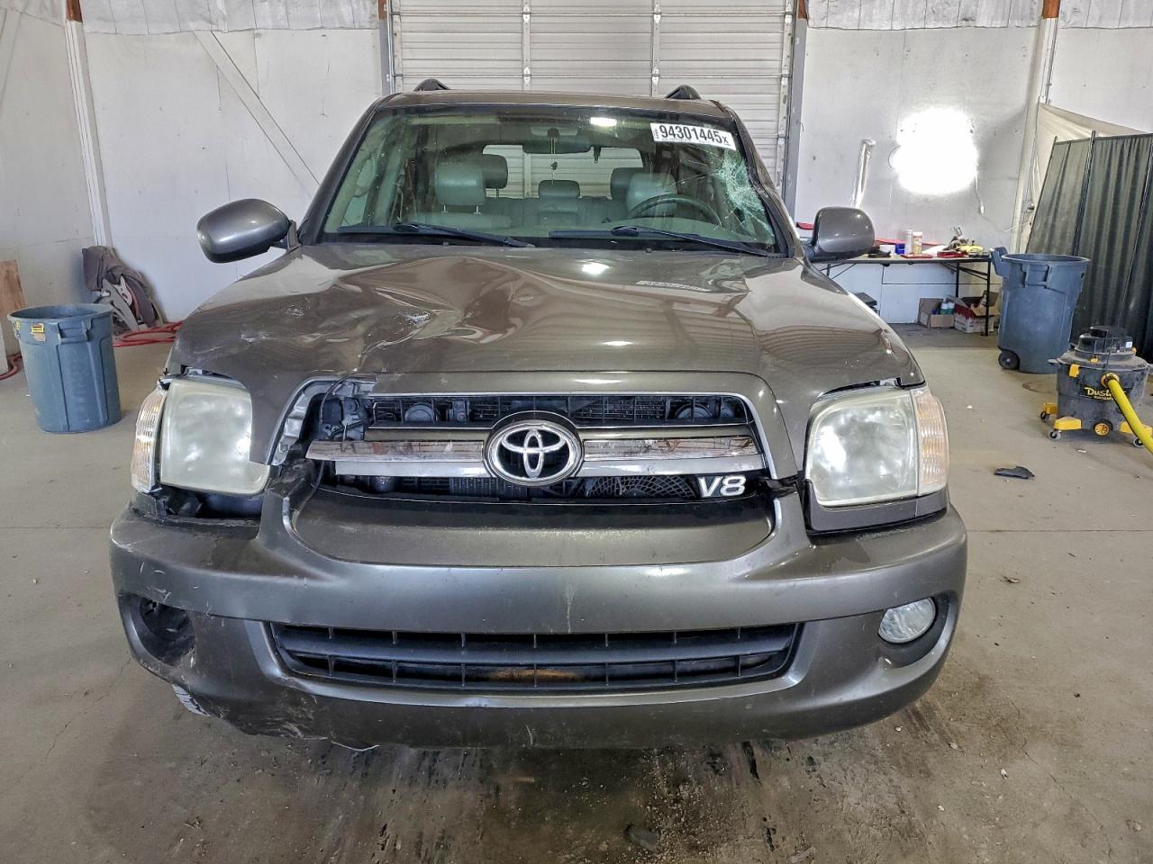 2005 TOYOTA Sequoia