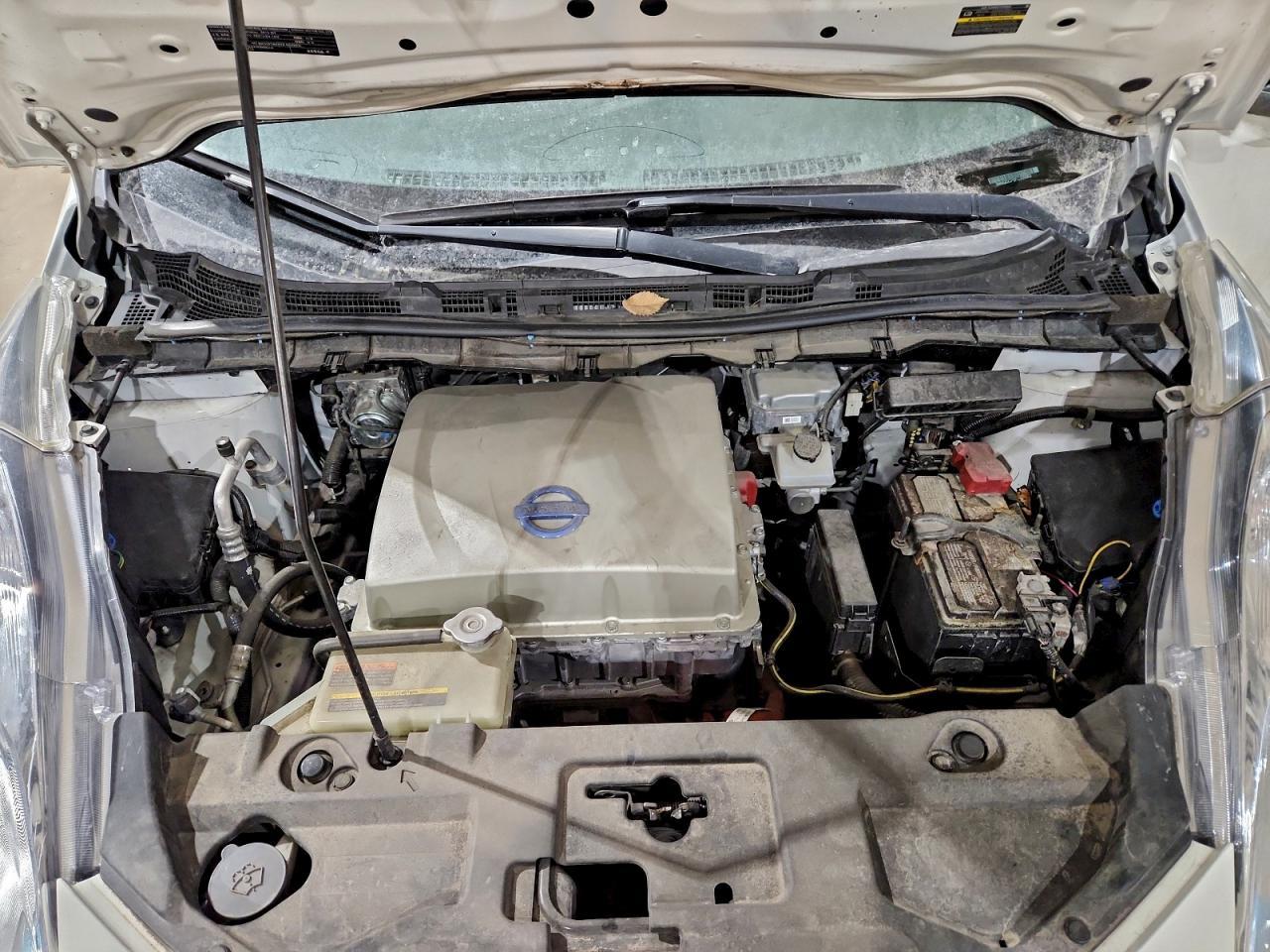 2015 NISSAN LEAF