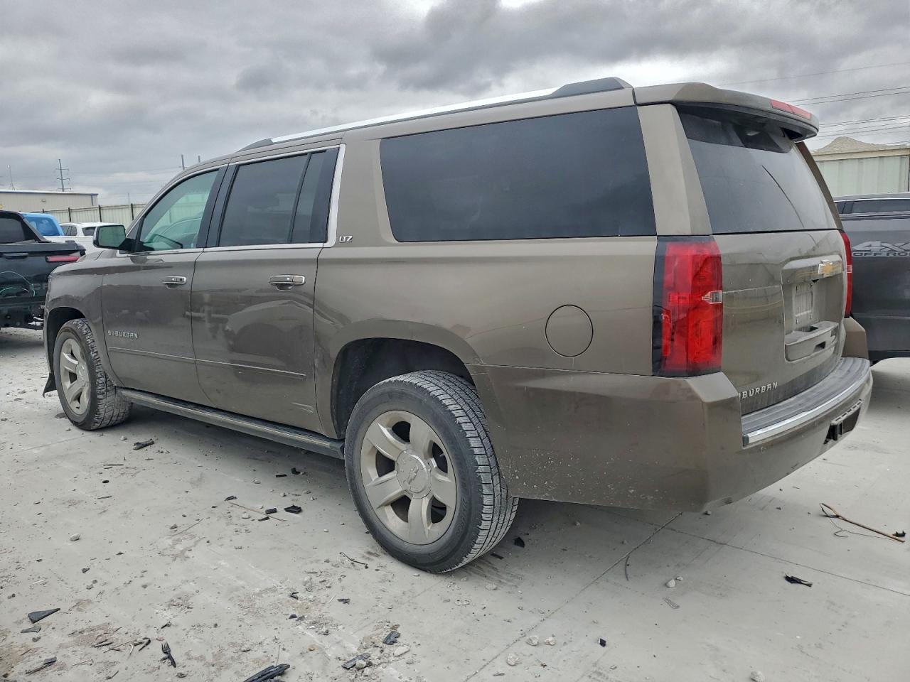 2016 CHEVROLET Suburban