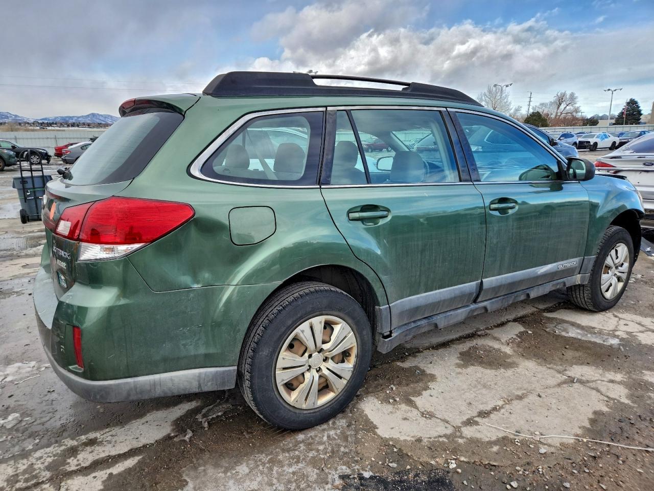 2013 SUBARU Outback