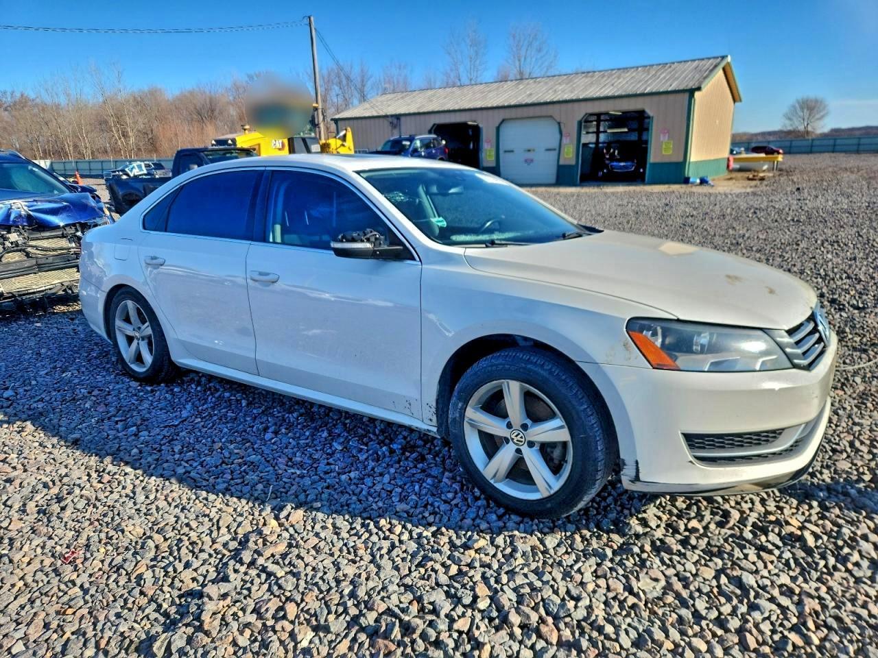 2013 VOLKSWAGEN Passat