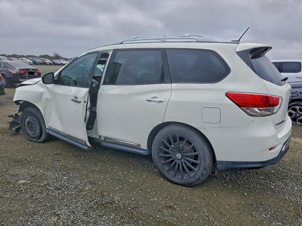 2013 NISSAN PATHFINDER