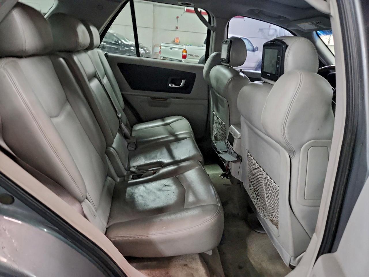 2004 CADILLAC SRX