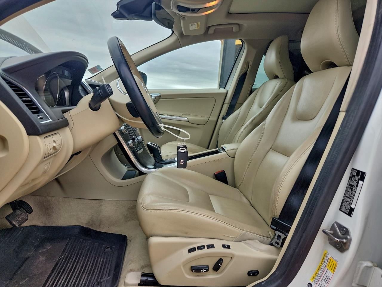 2015 VOLVO XC60