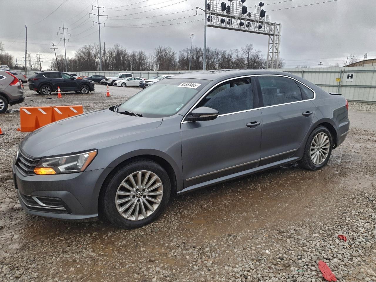 2016 VOLKSWAGEN Passat