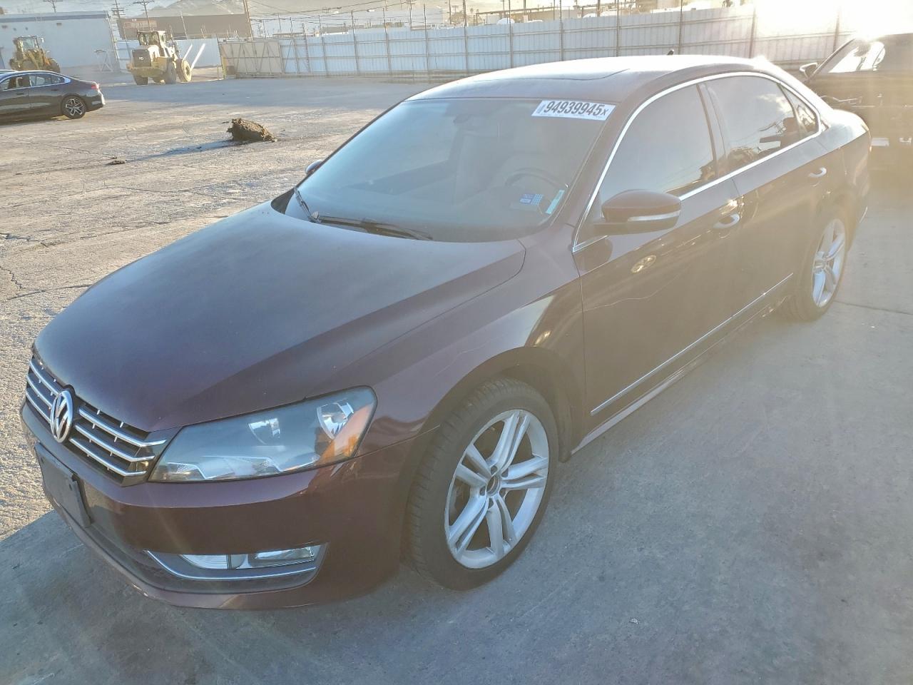2013 VOLKSWAGEN Passat