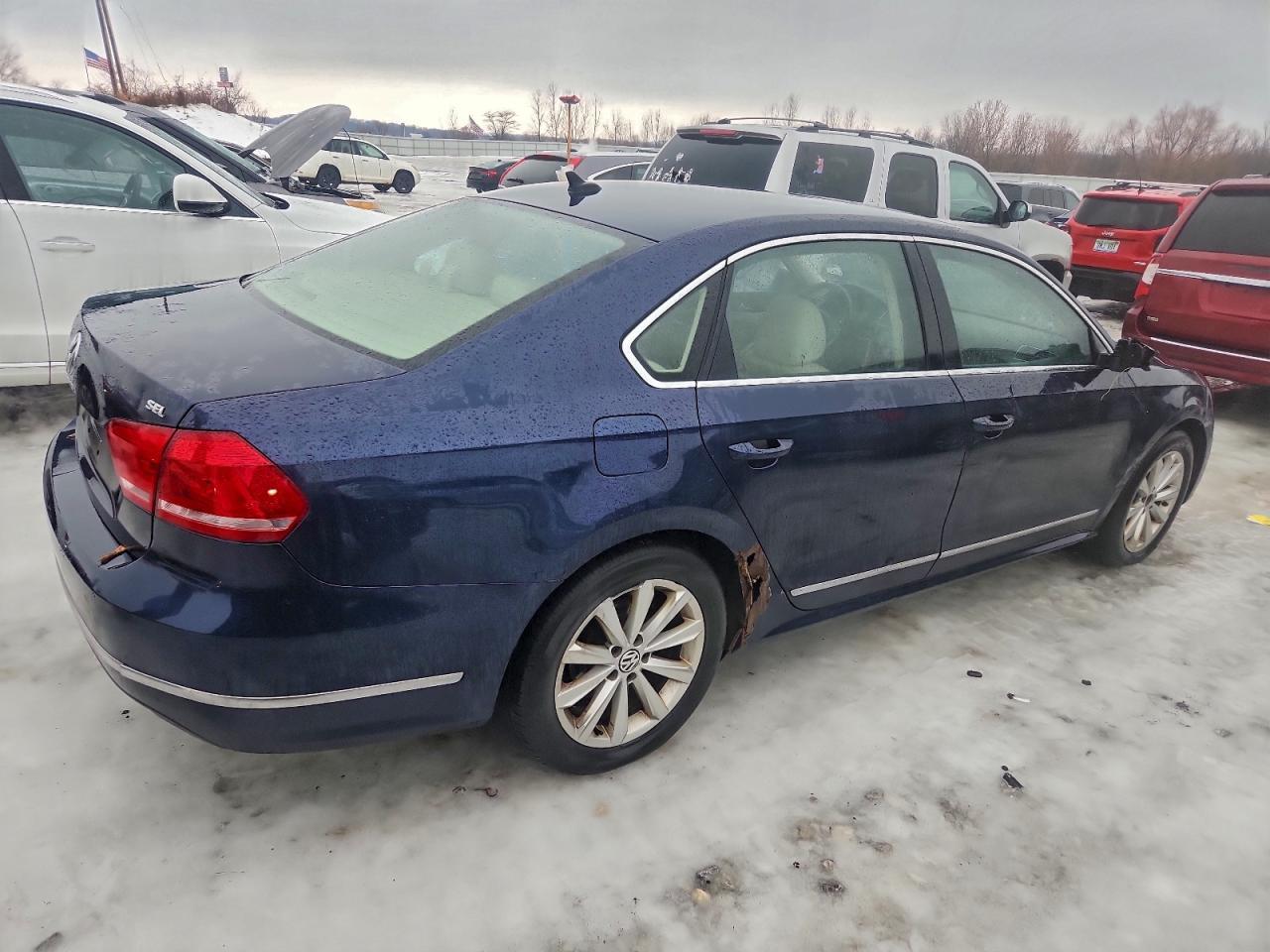 2012 VOLKSWAGEN Passat