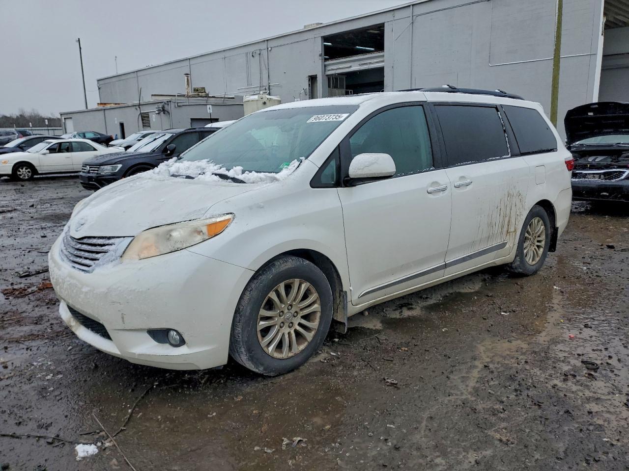 2015 TOYOTA SIENNA