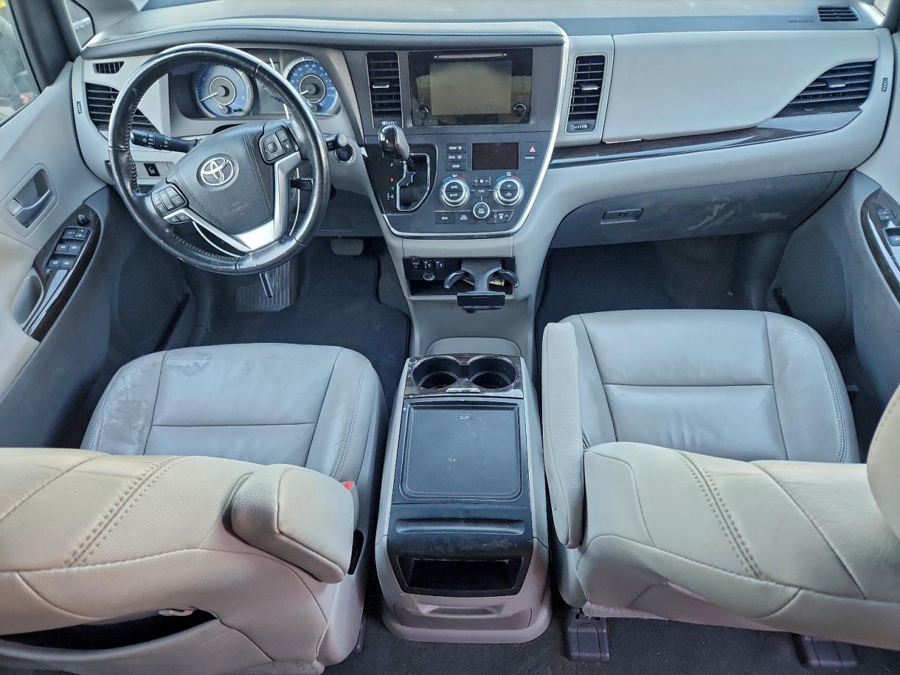2016 TOYOTA SIENNA