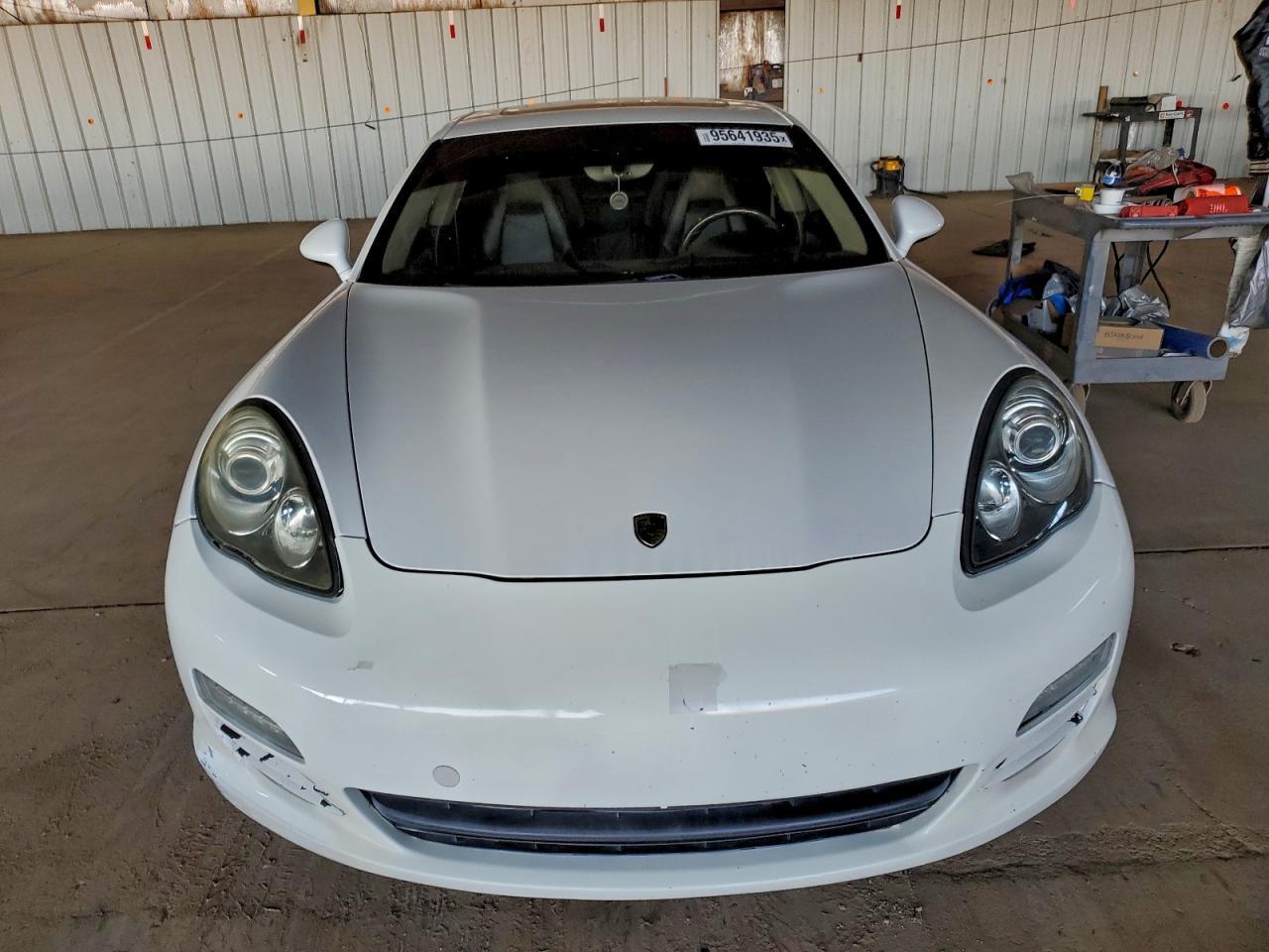 2011 PORSCHE Panamera