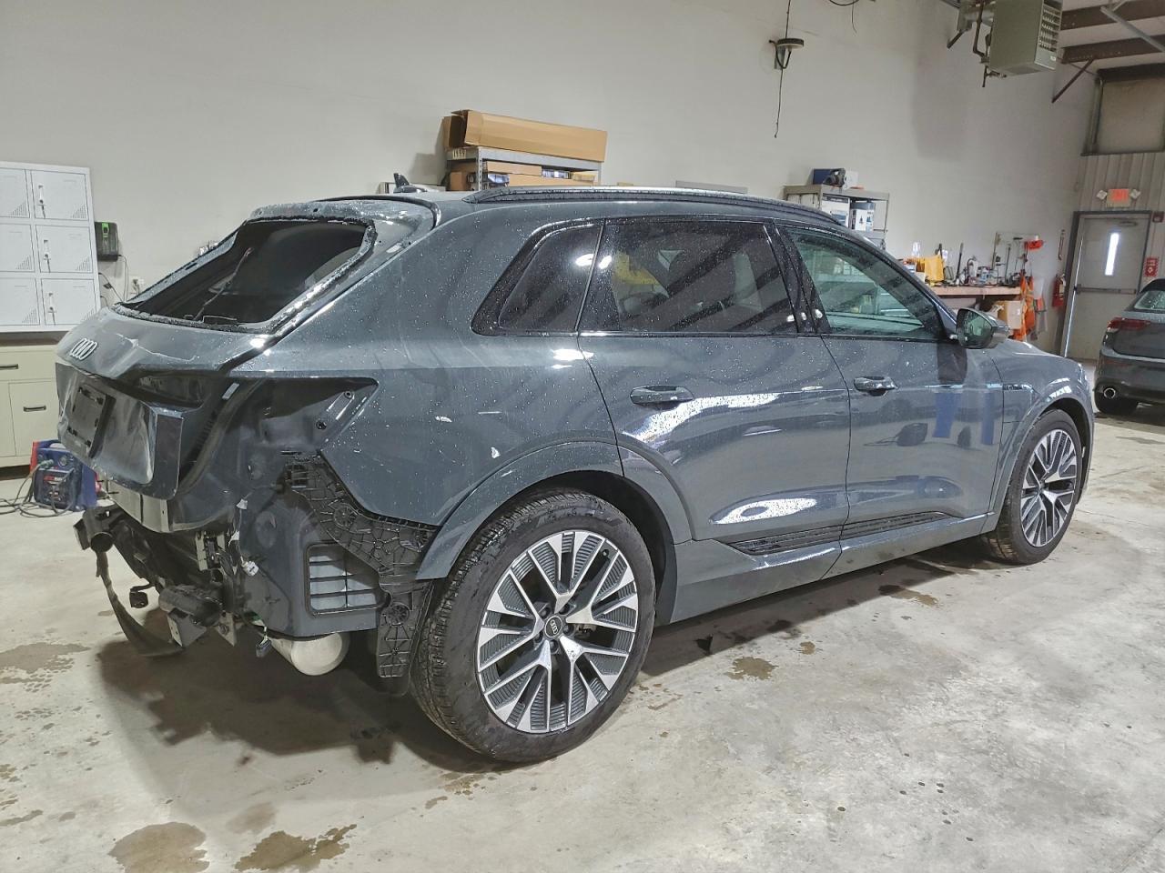 2024 AUDI Q8