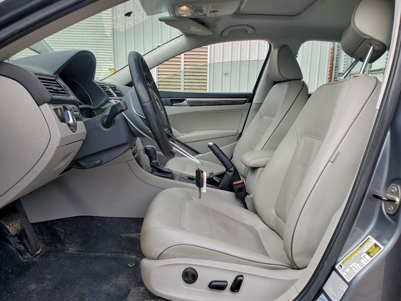 2016 VOLKSWAGEN Passat
