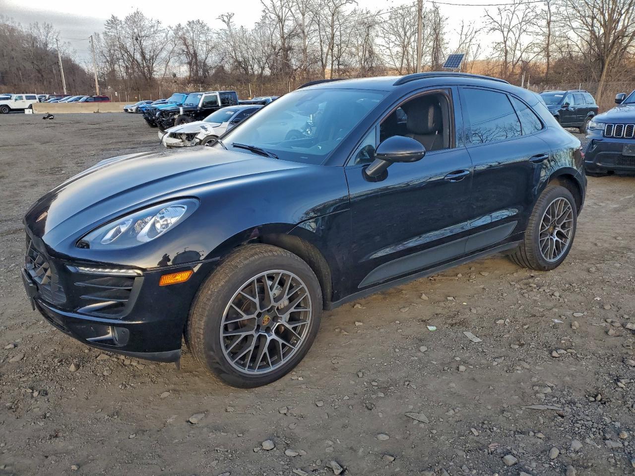 2017 PORSCHE Macan