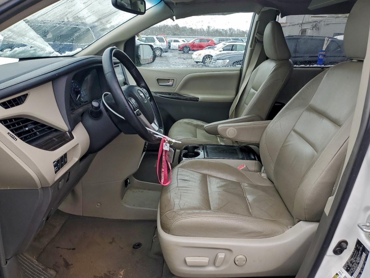 2015 TOYOTA SIENNA
