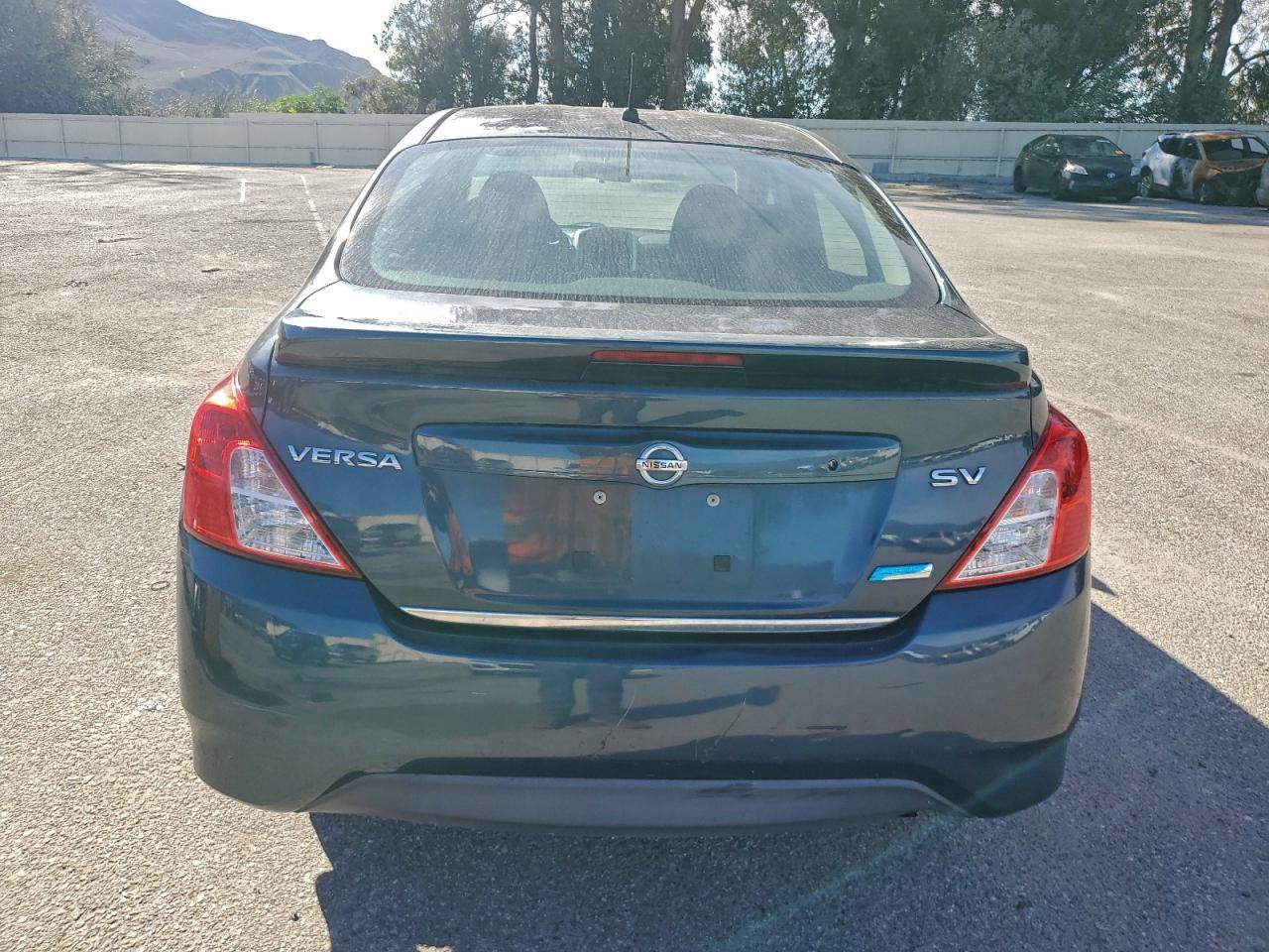 2015 NISSAN VERSA