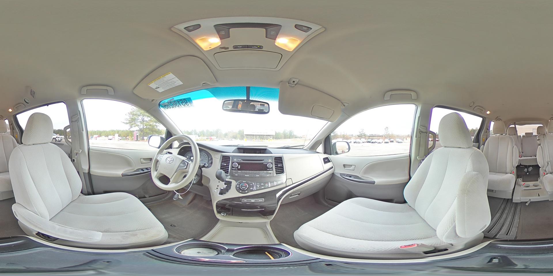 2014 TOYOTA SIENNA