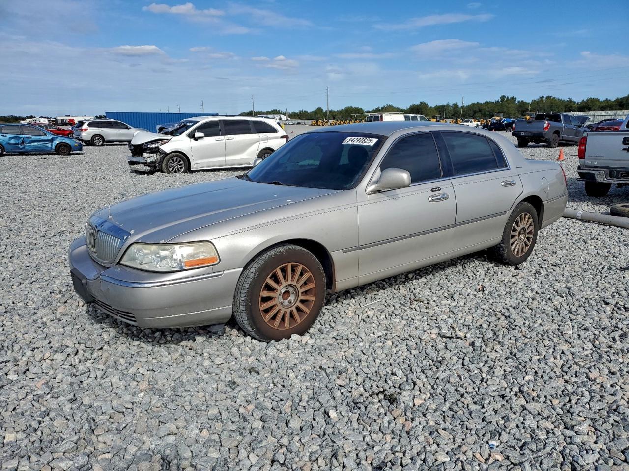 2003 LINCOLN Town Car