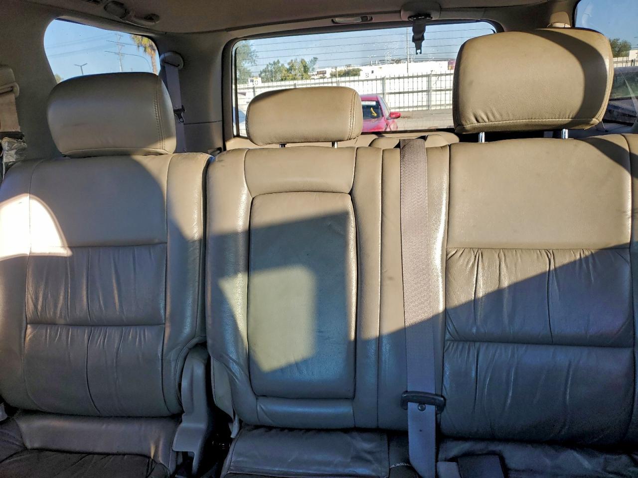 2004 TOYOTA Sequoia