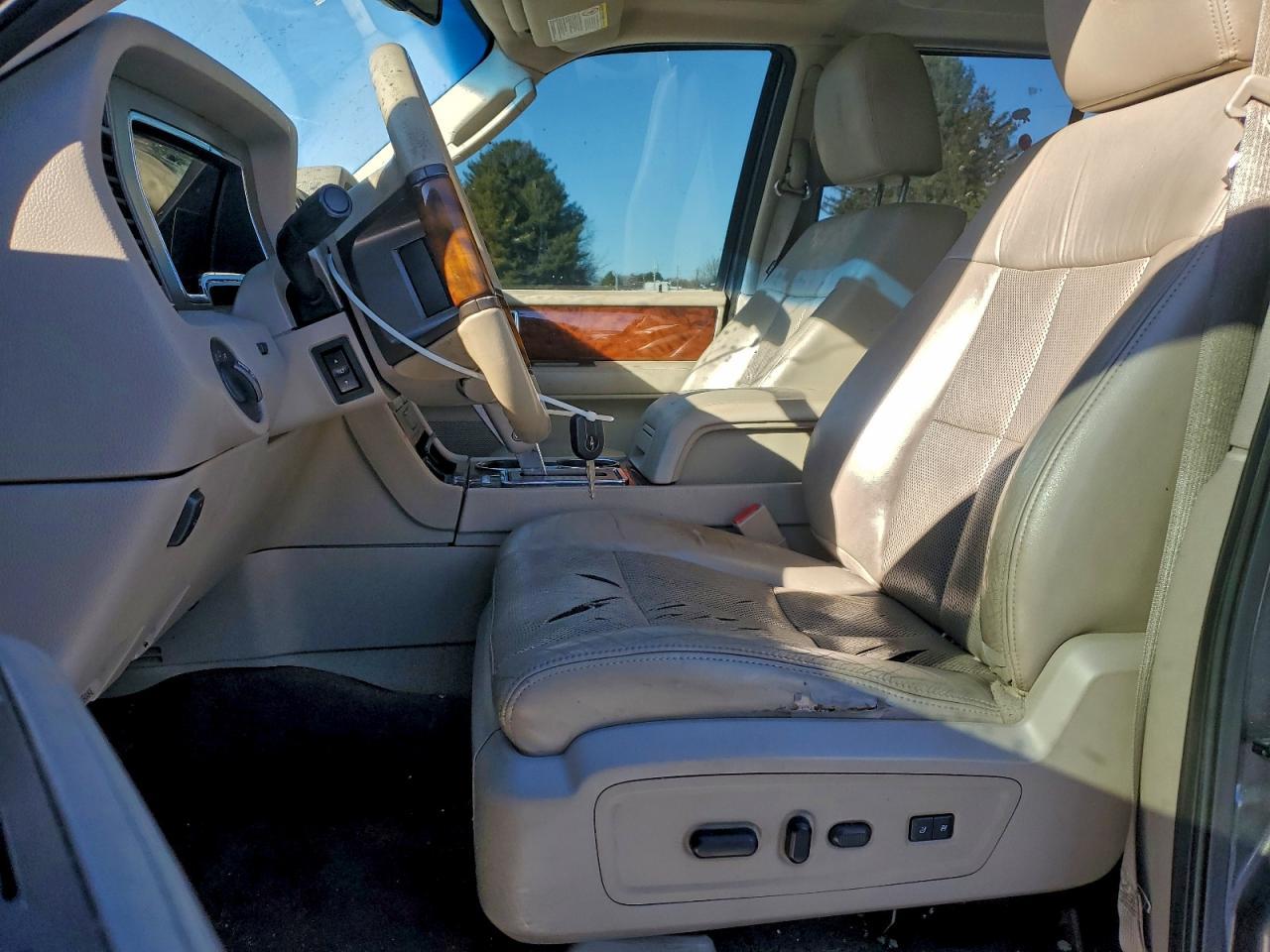 2013 LINCOLN Navigator