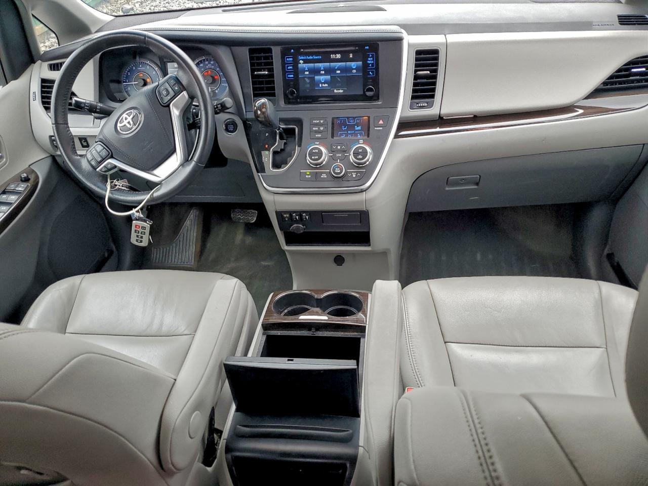 2017 TOYOTA SIENNA