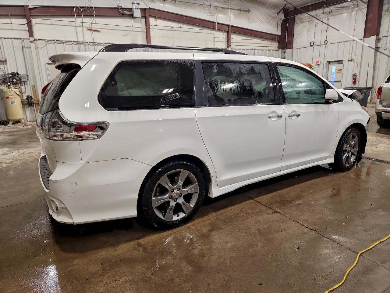 2014 TOYOTA SIENNA