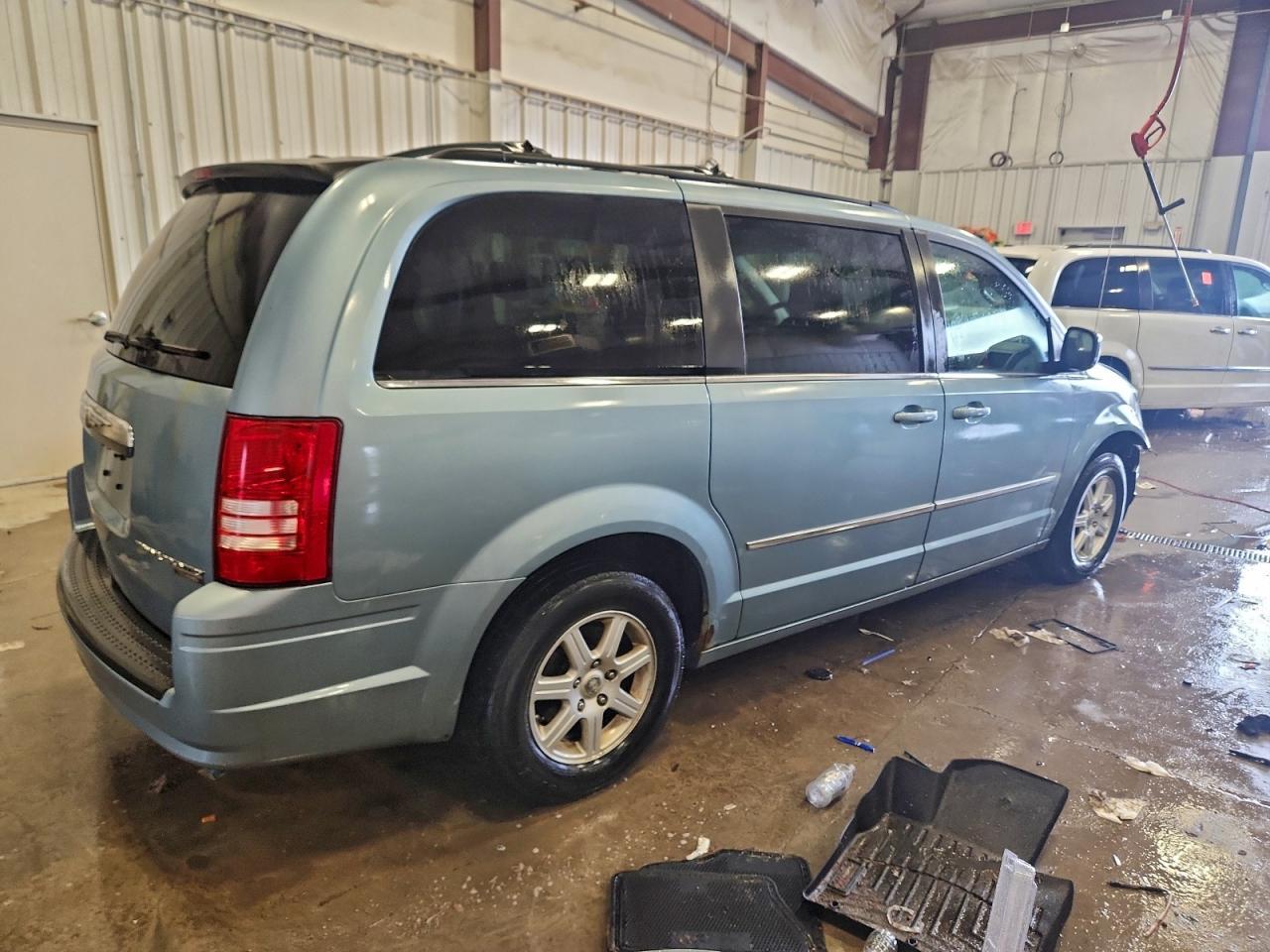 2010 CHRYSLER Town & Country