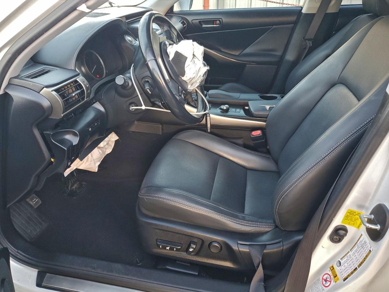 2016 LEXUS IS 200t