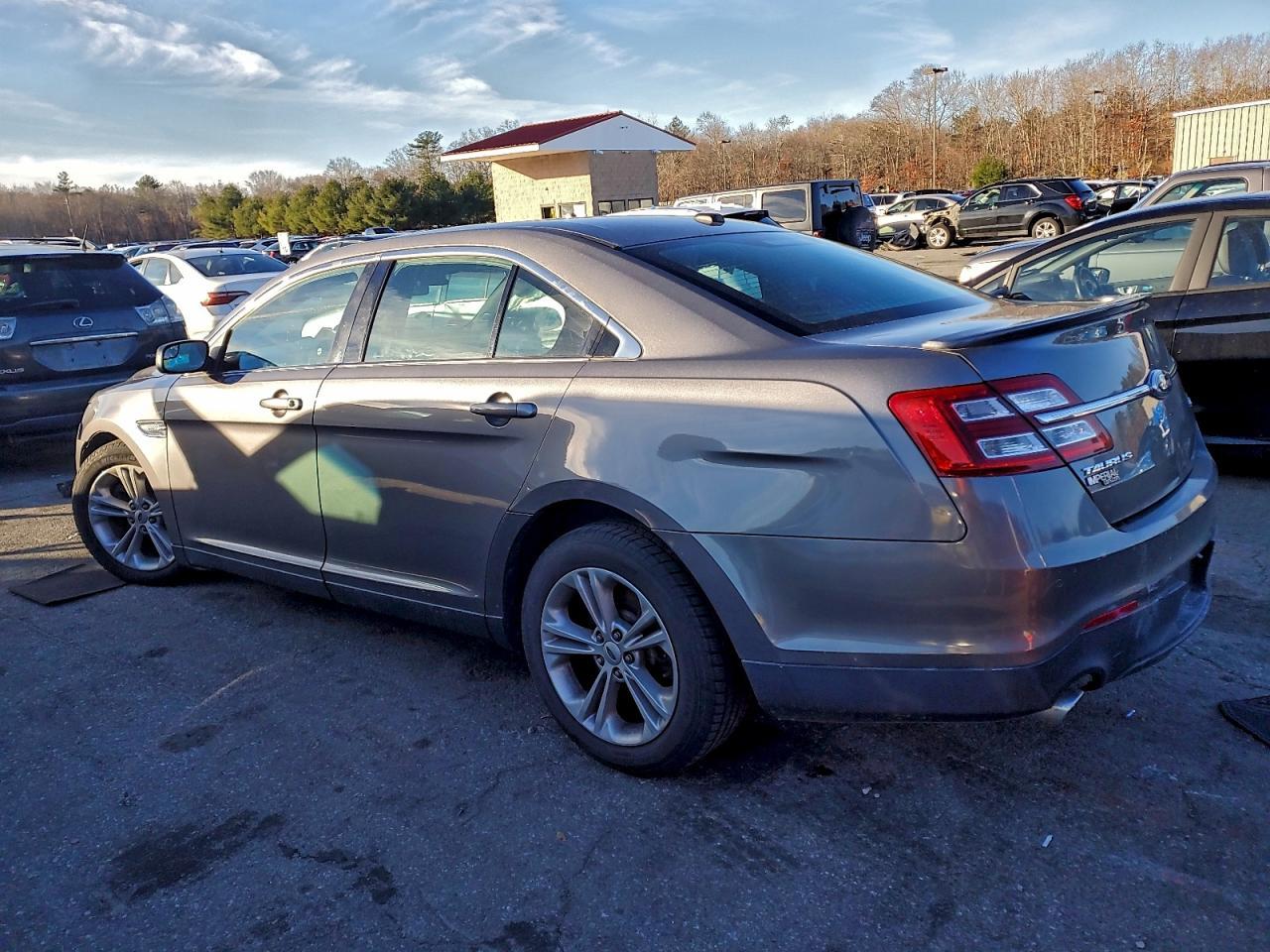 2013 FORD Taurus