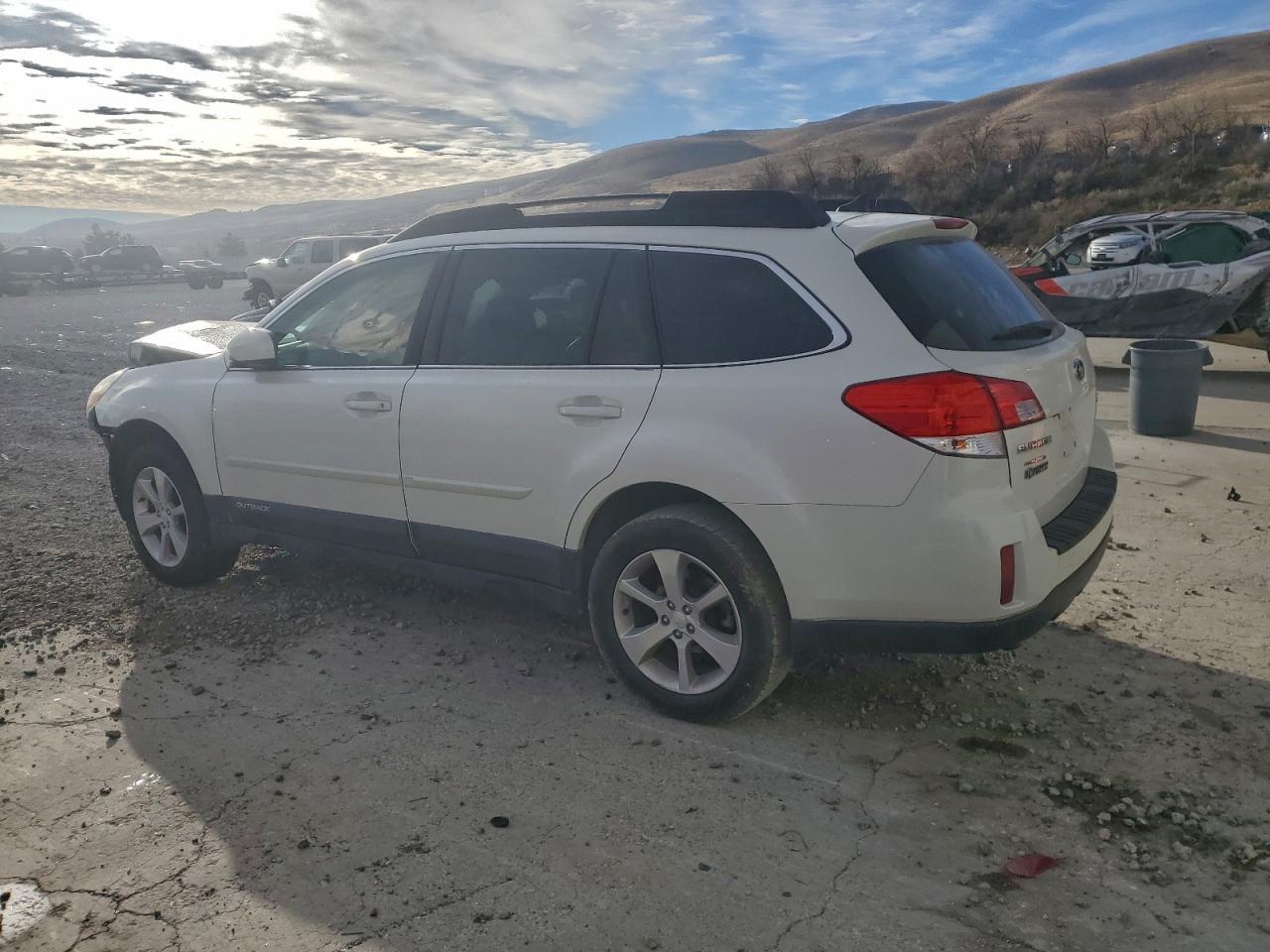 2013 SUBARU Outback