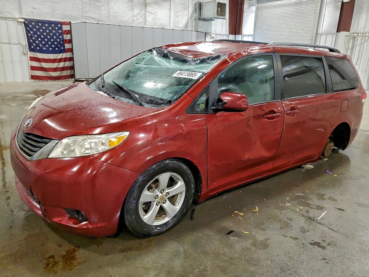 2012 TOYOTA SIENNA