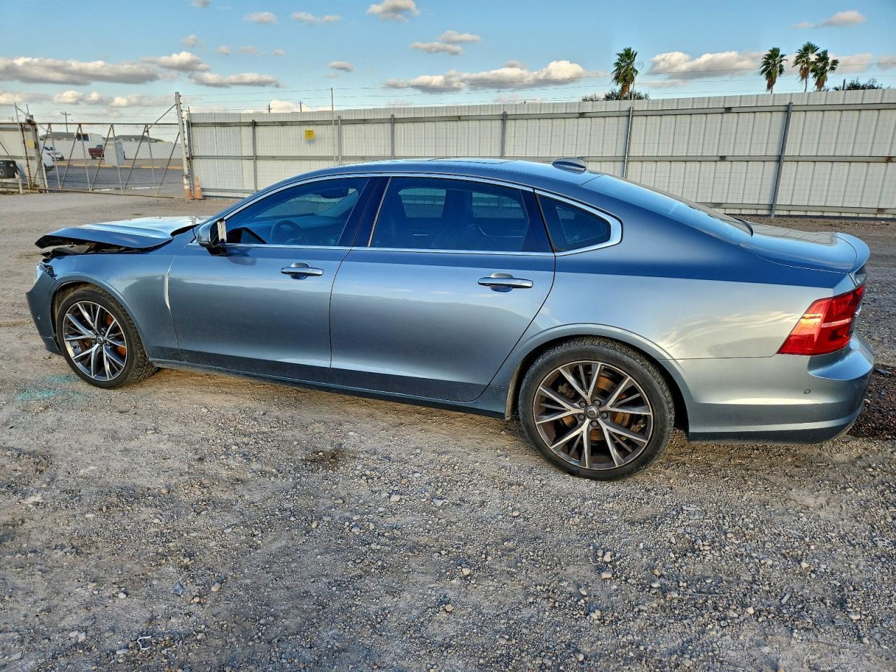 2018 VOLVO S90
