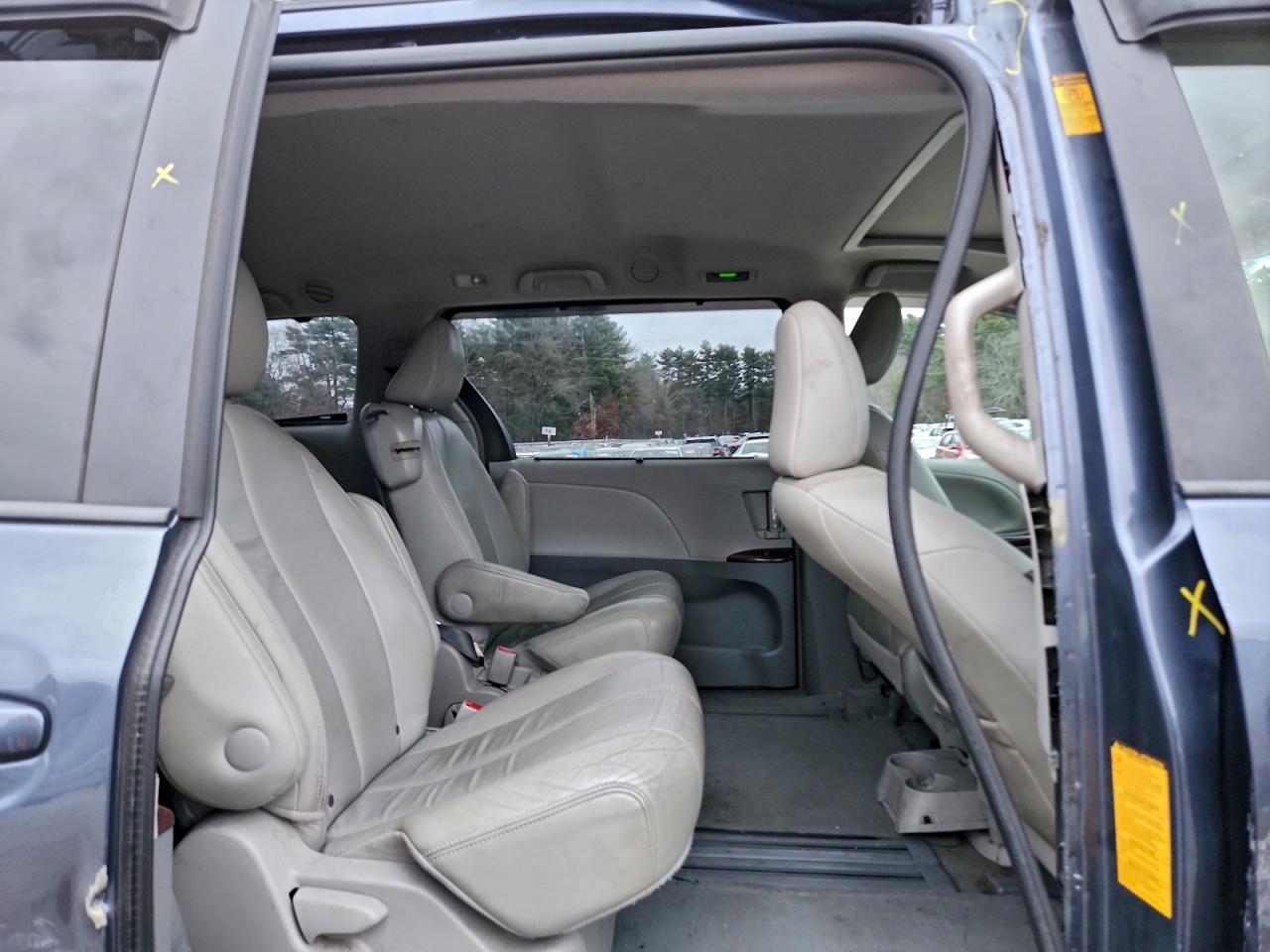 2014 TOYOTA SIENNA