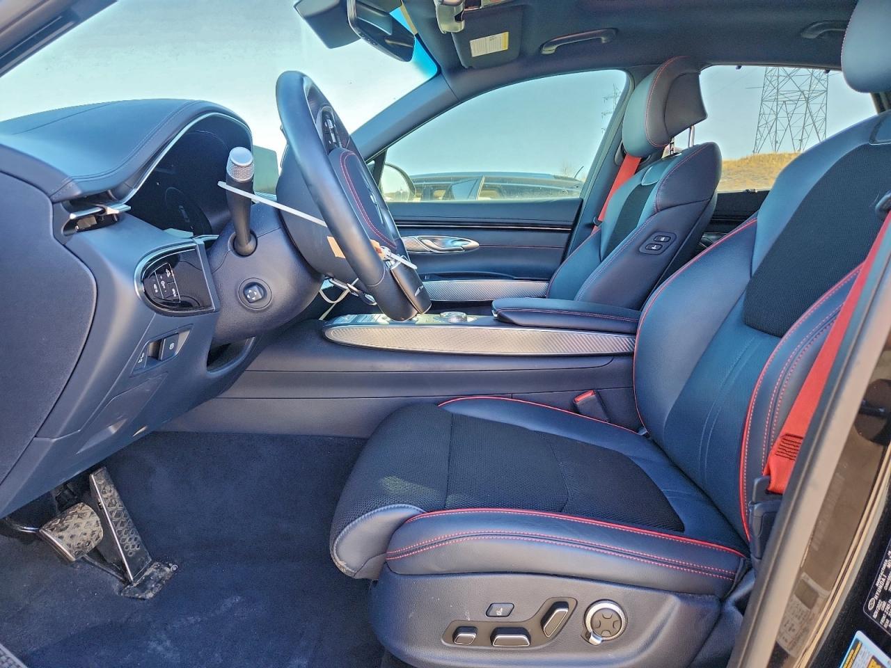 2023 GENESIS GV70