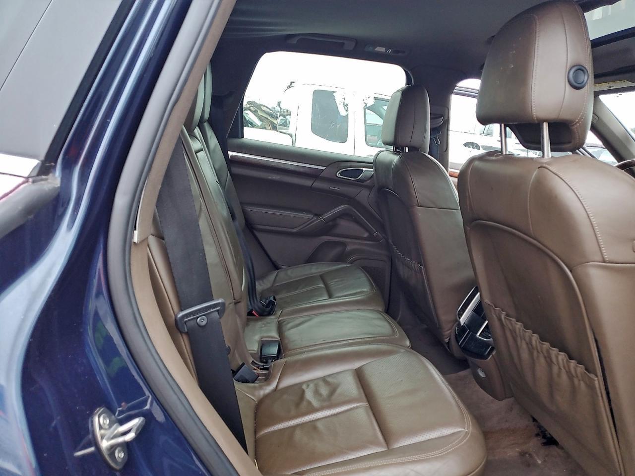 2011 PORSCHE CAYENNE