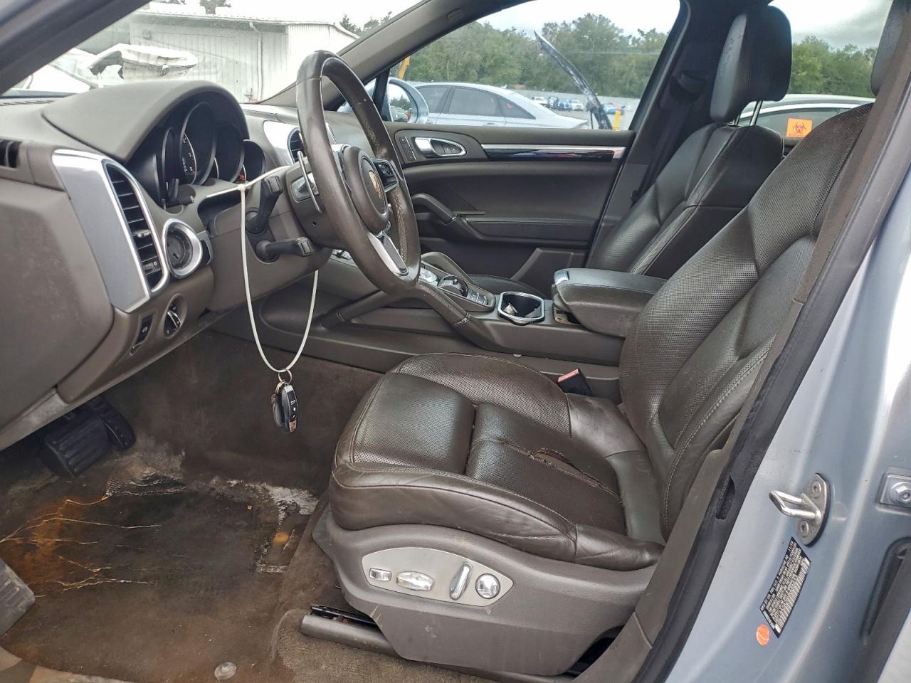 2017 PORSCHE CAYENNE