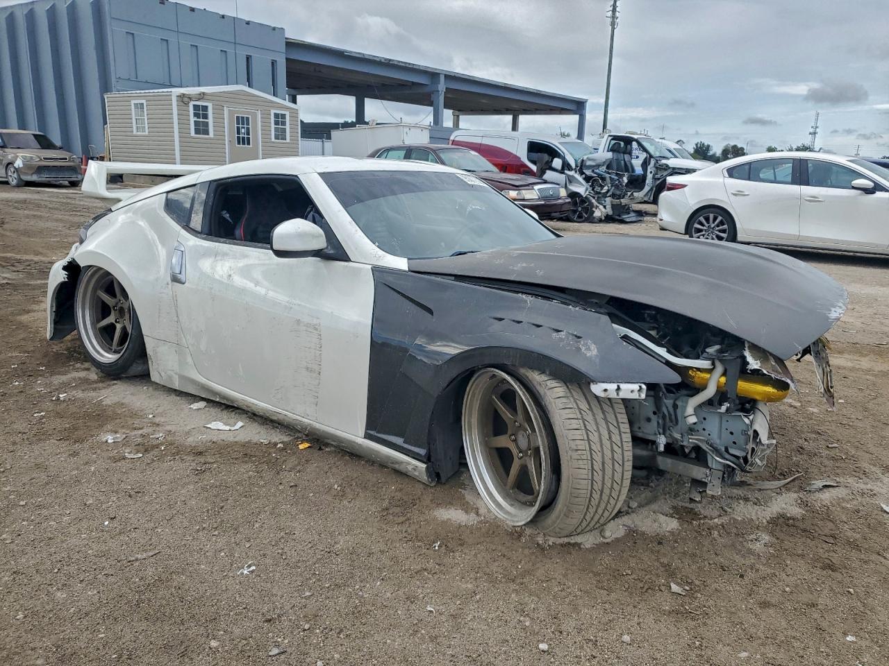 2017 NISSAN 370Z