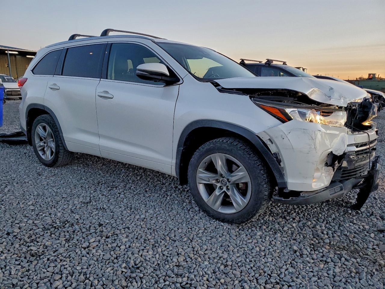 2017 TOYOTA HIGHLANDER