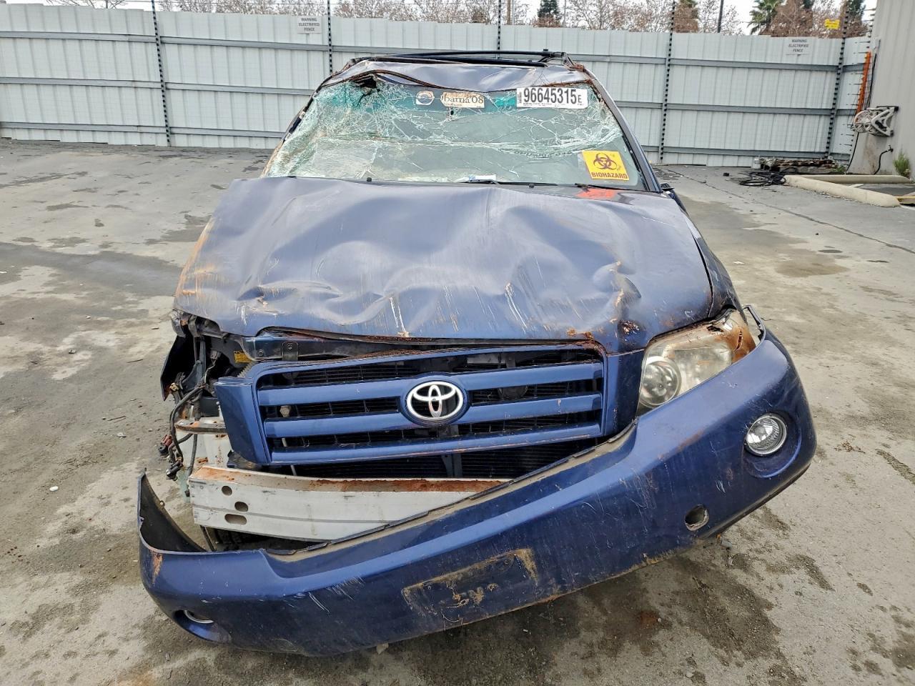 2004 TOYOTA HIGHLANDER