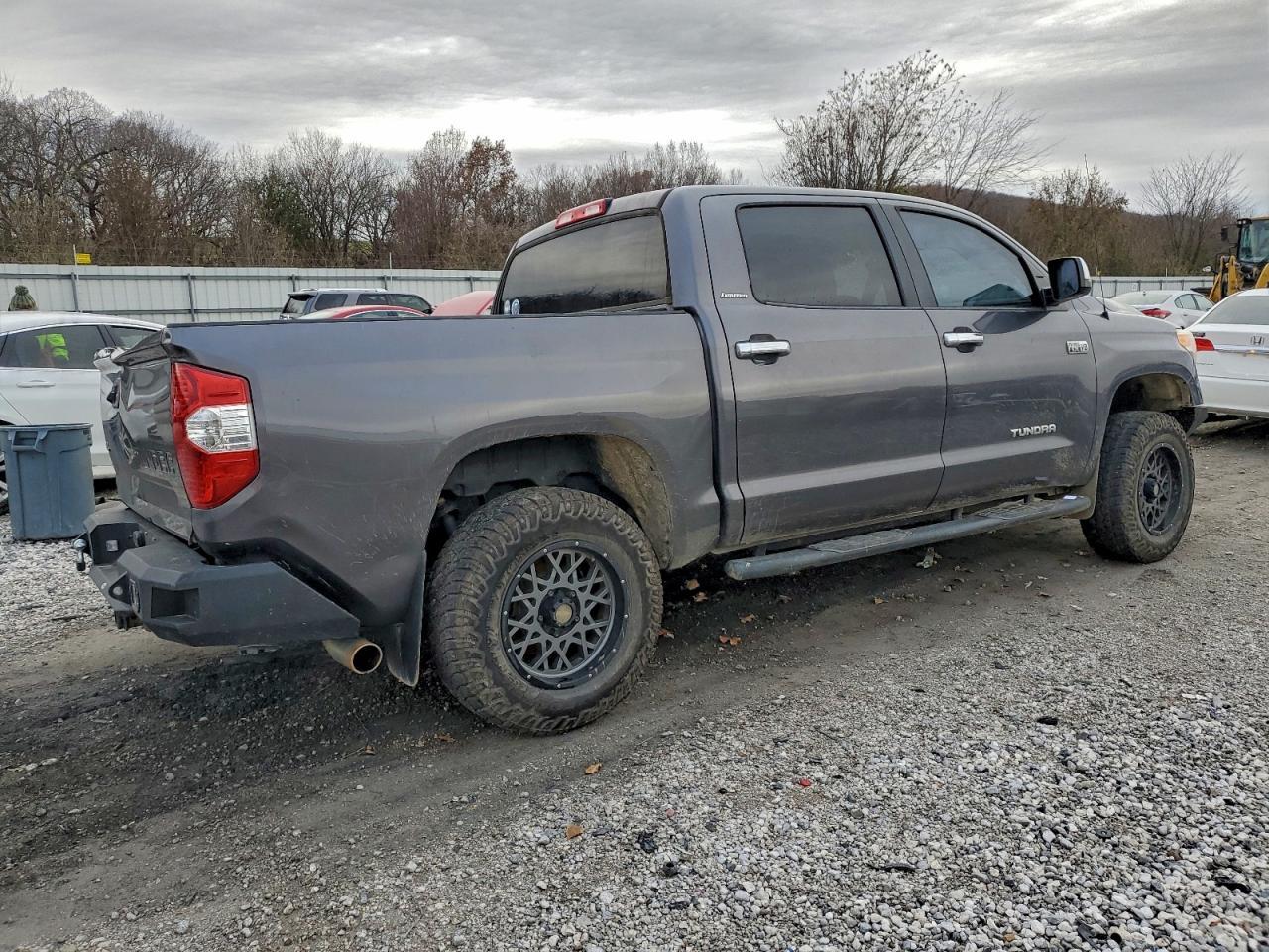 2017 TOYOTA TUNDRA