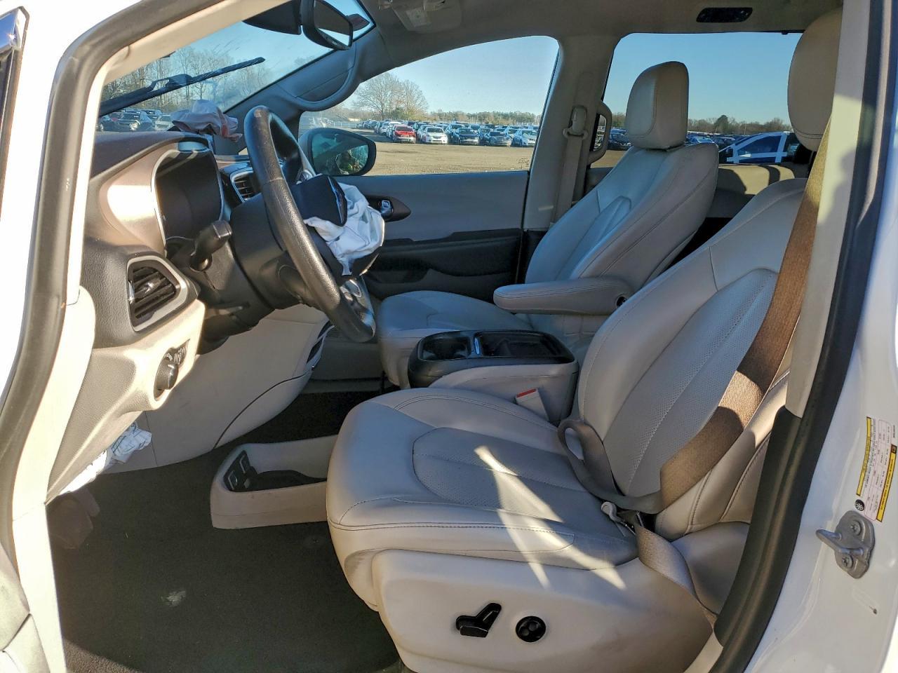 2021 CHRYSLER Voyager