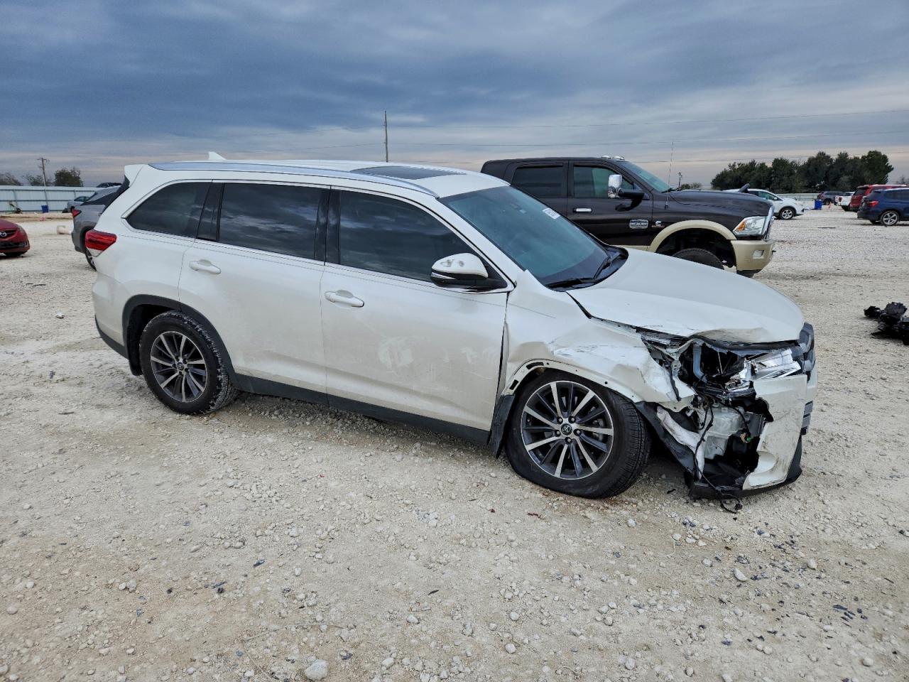 2019 TOYOTA HIGHLANDER
