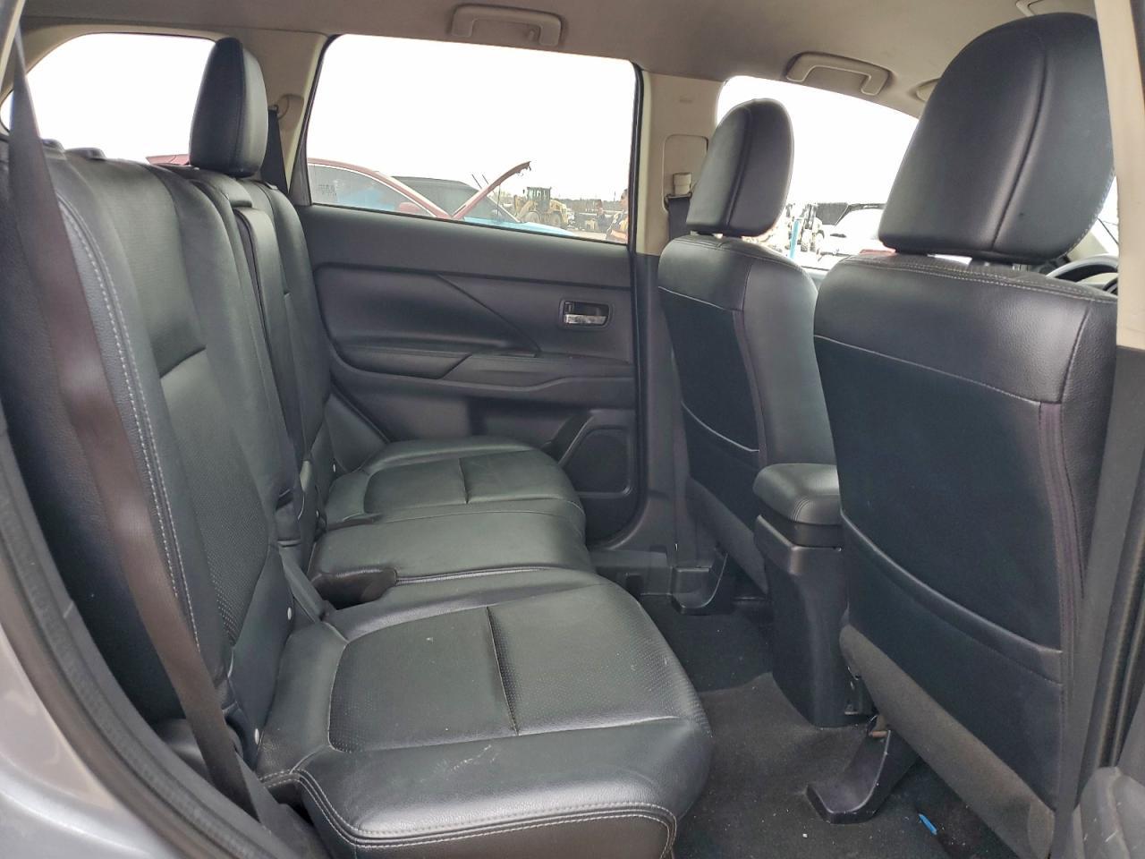 2016 MITSUBISHI outlander
