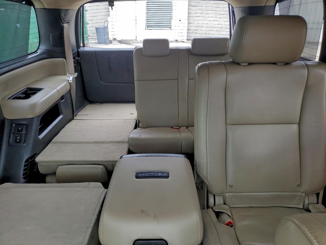 2010 TOYOTA Sequoia